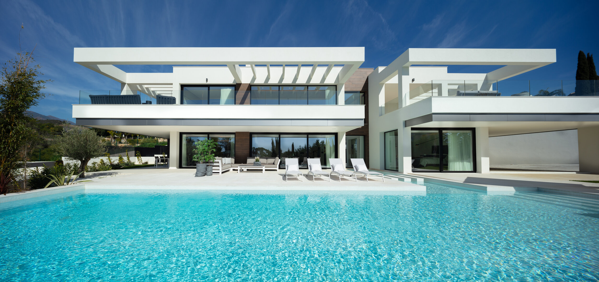 Auckland's Premier Luxury Builder: Silverpine Homes logo